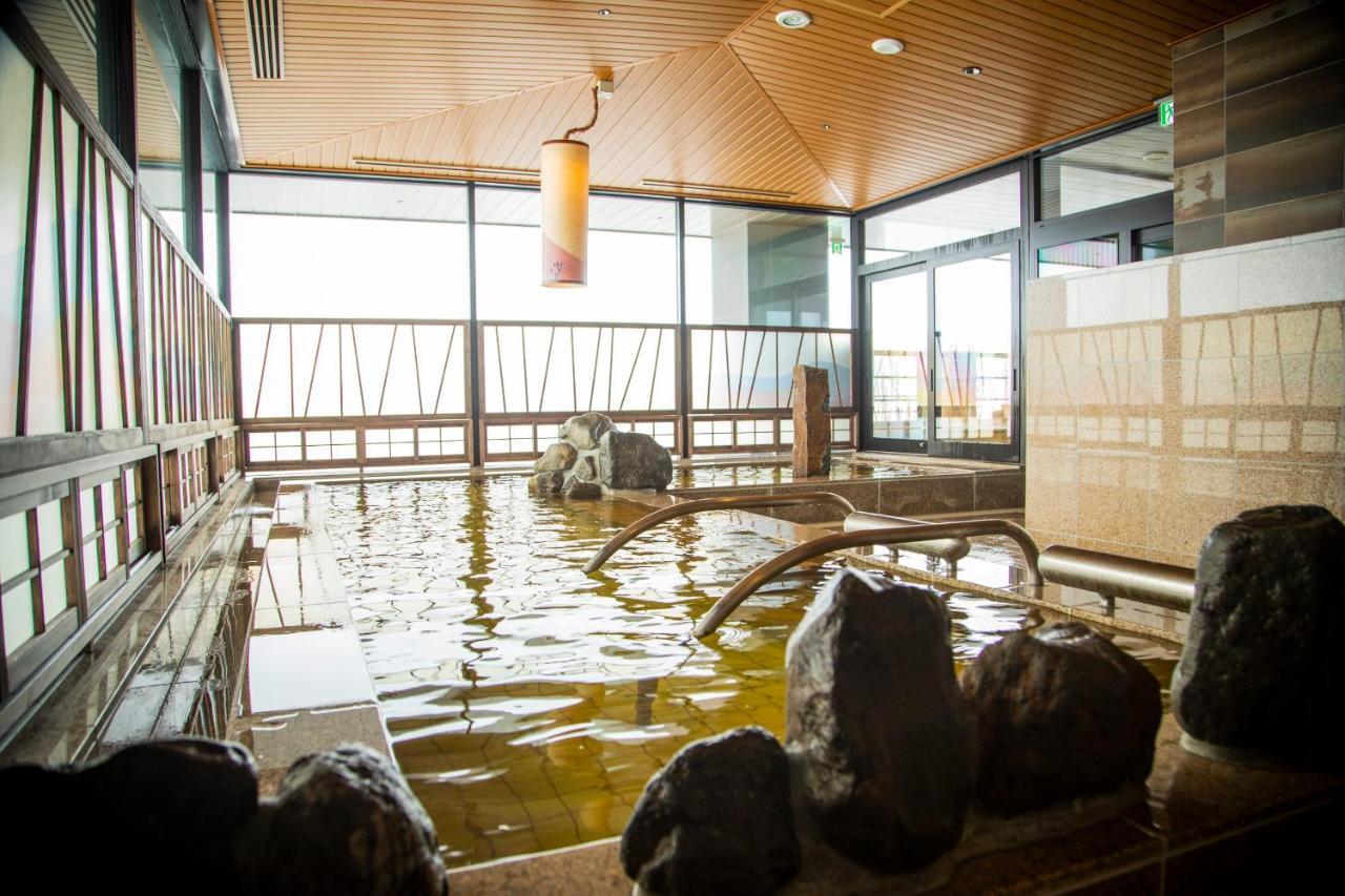 La Vista Furano Hills Natural Hot Spring Экстерьер фото